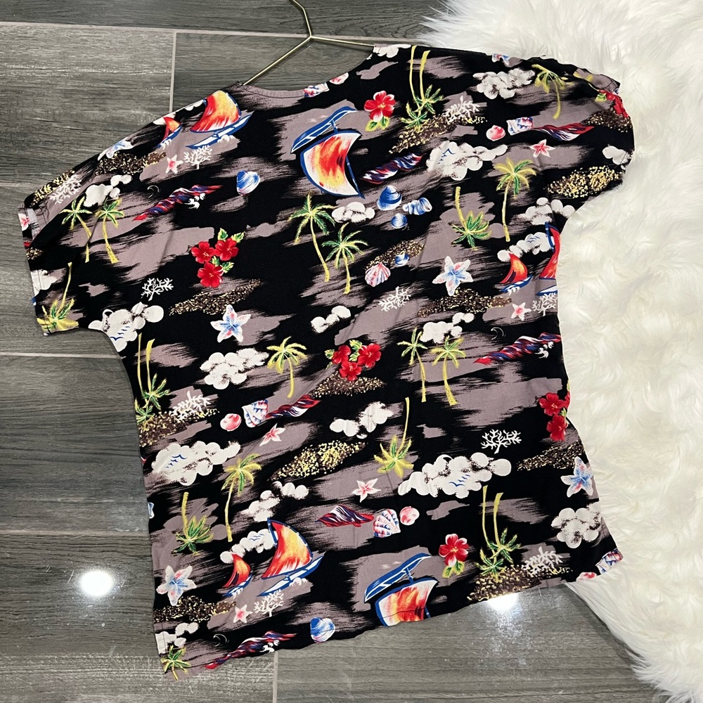 Scrub Top - Picture 2 of 3